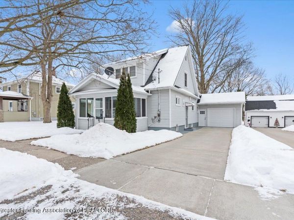 303 W Washington Street, DeWitt, MI 48820