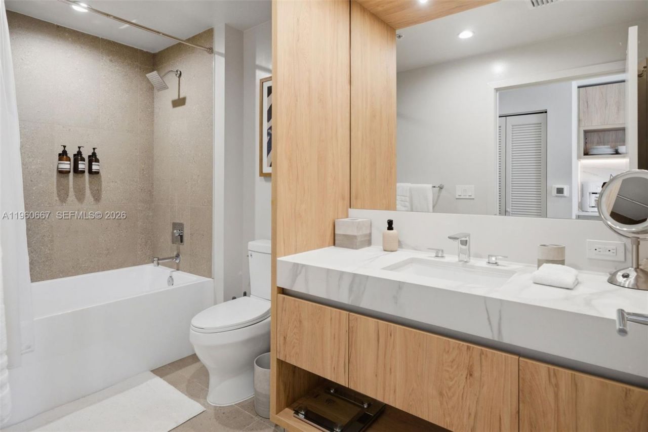 11 NE 6, Unit 1802, Miami, FL 33132 Photo