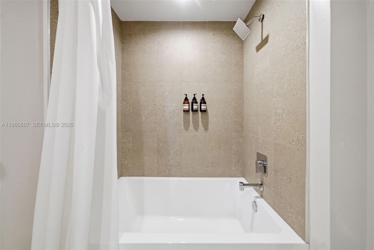 11 NE 6, Unit 1802, Miami, FL 33132 Photo