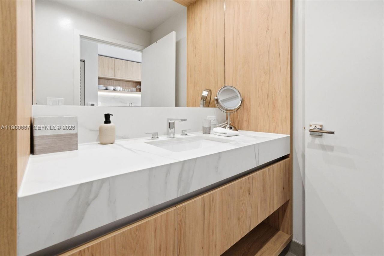 11 NE 6, Unit 1802, Miami, FL 33132 Photo