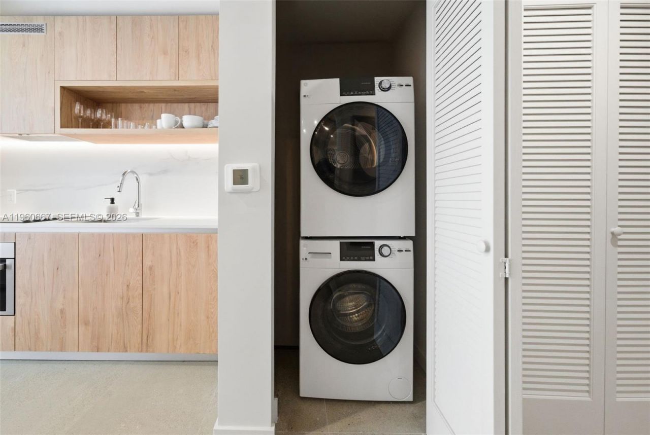 11 NE 6, Unit 1802, Miami, FL 33132 Photo
