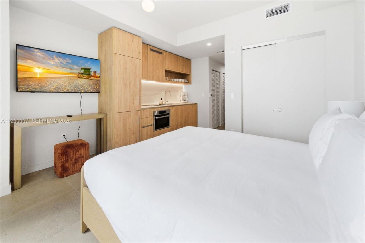 11 NE 6, Unit 1802, Miami, FL 33132 Photo