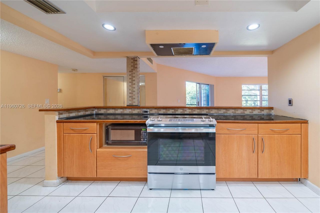 3100 Riverside Dr, Unit 210, Coral Springs, FL 33065 Photo