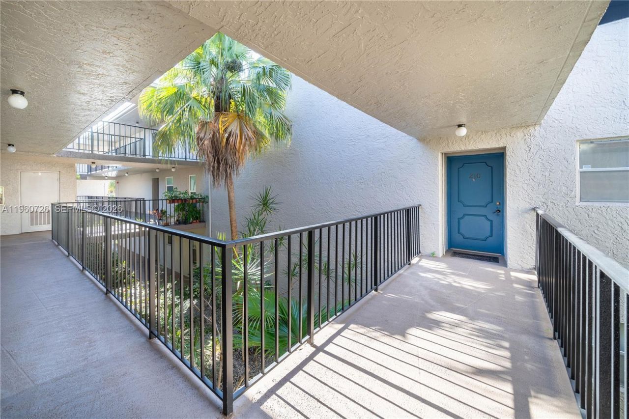 3100 Riverside Dr, Unit 210, Coral Springs, FL 33065 Photo