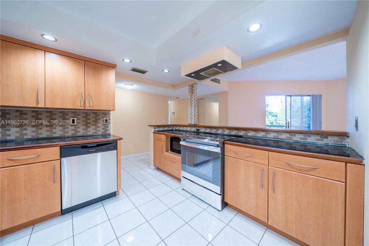 3100 Riverside Dr, Unit 210, Coral Springs, FL 33065 Photo