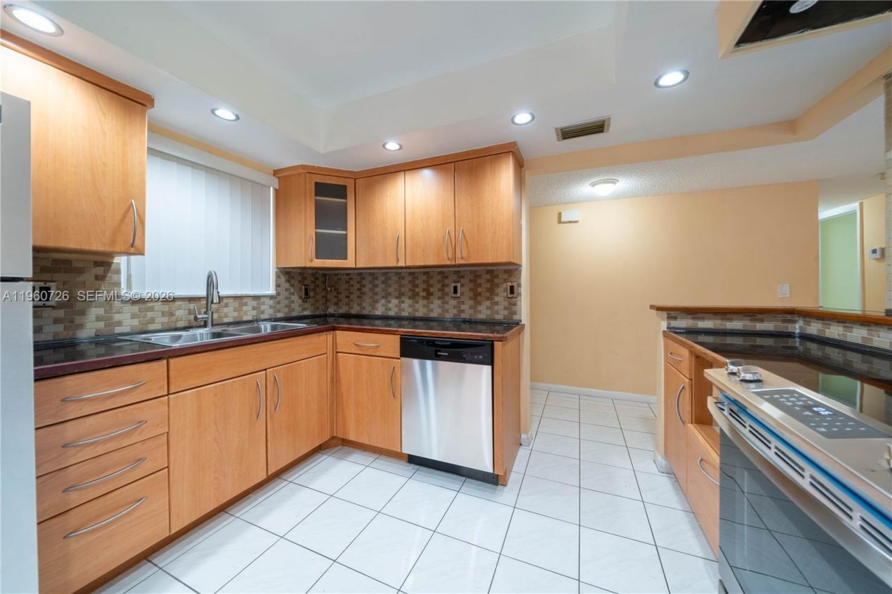 3100 Riverside Dr, Unit 210, Coral Springs, FL 33065 Photo