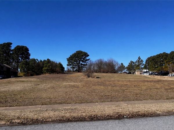 2631 N Gregg Avenue , Fayetteville, AR 72703