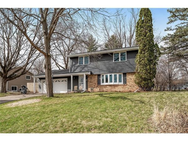 10425 Vessey Road, Bloomington, MN 55437