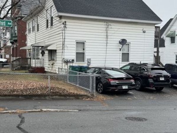 89 Mammoth Rd, Lowell, MA 01854