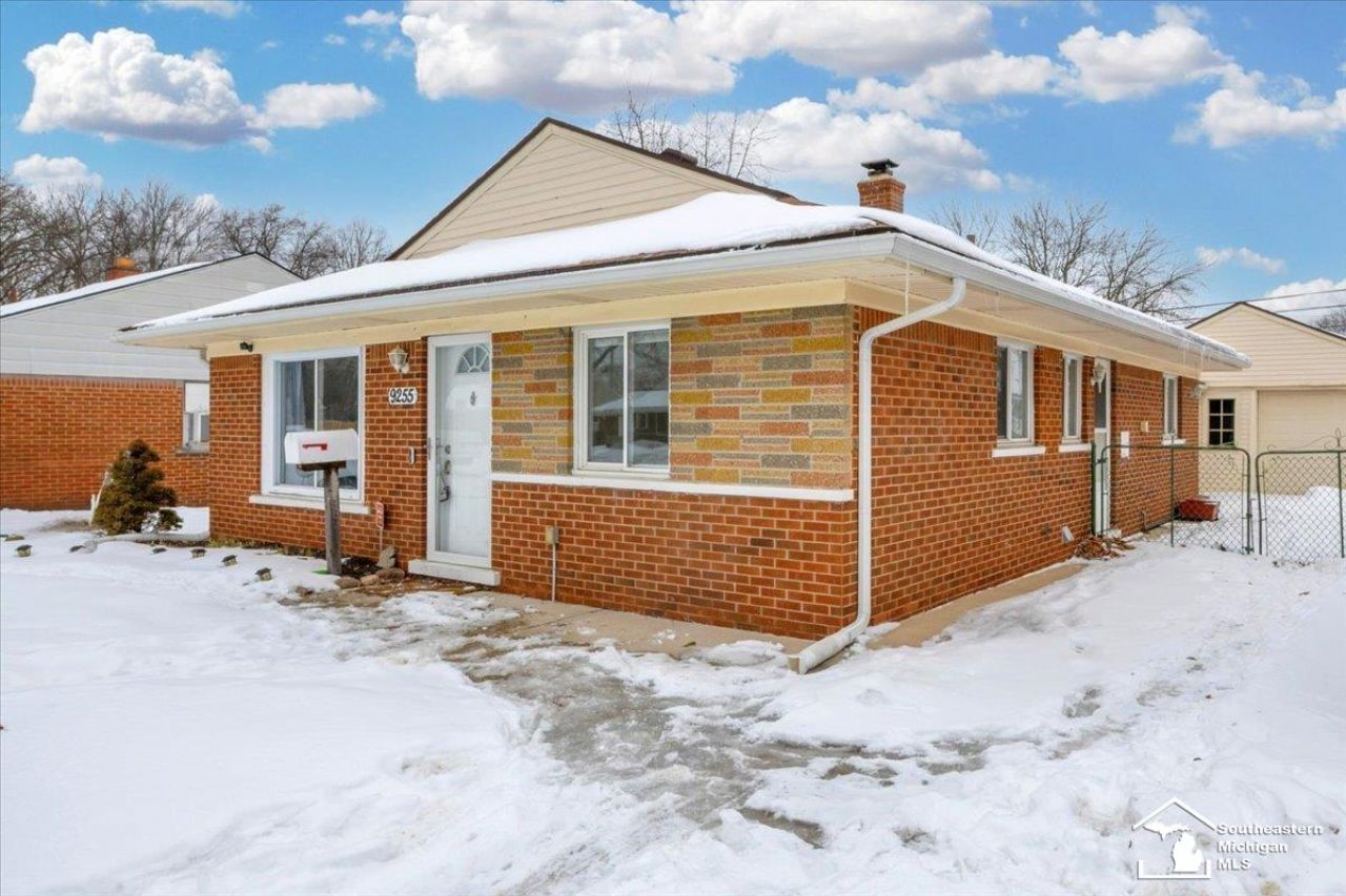 9255 Syracuse Street, Taylor, MI 48180 Main Photo