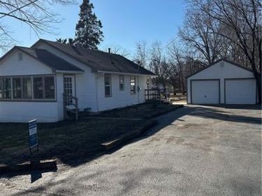 3742 NE Chaumiere Road, Kansas City, MO 64117