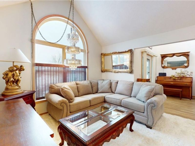 26487 Buckthorn Road, Oakwood Village, OH 44146 Photo 4