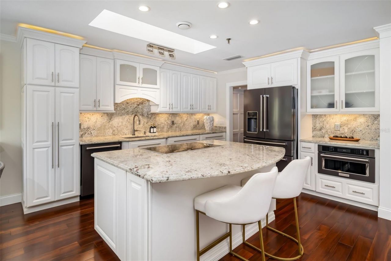 2195 Harbourside Drive, Unit 404, Longboat Key, FL 34228 Photo