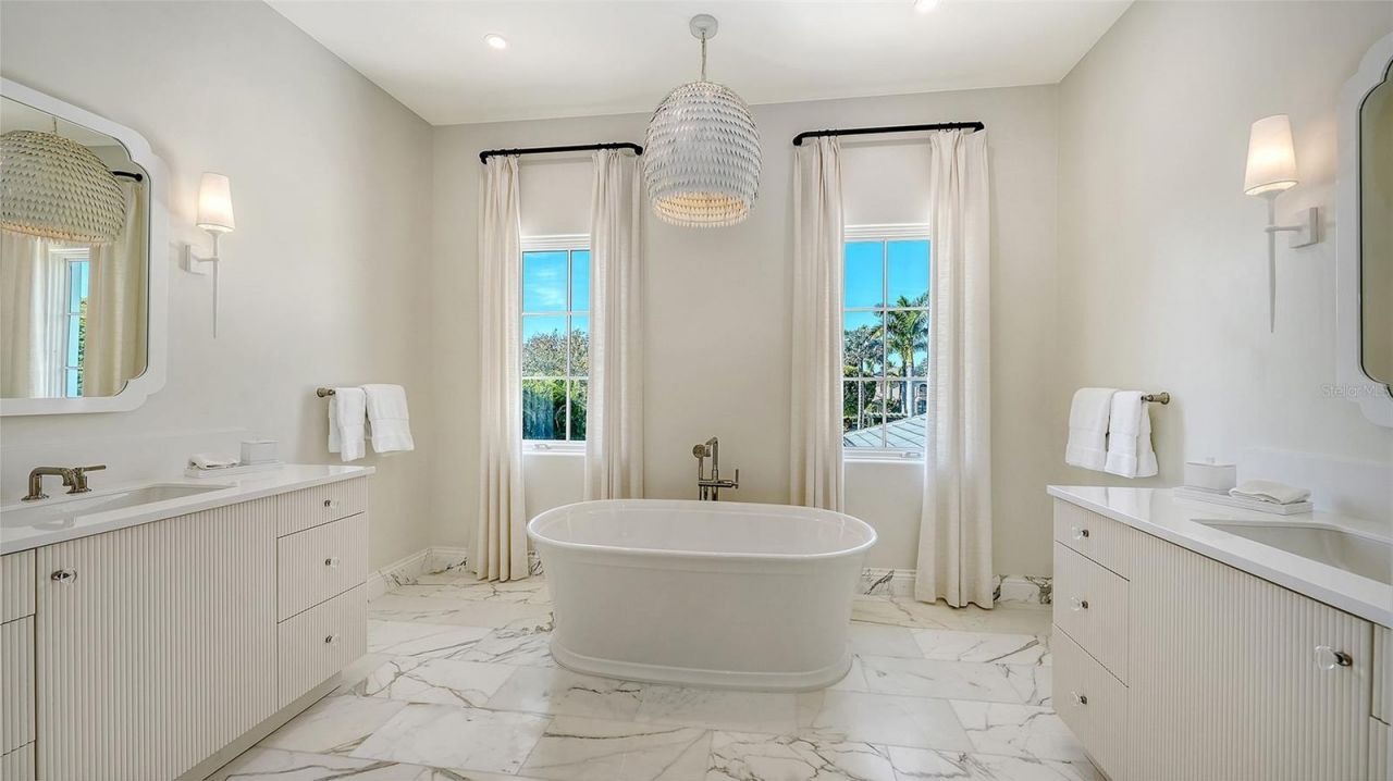 70 Lighthouse Point Drive, Longboat Key, FL 34228 Photo