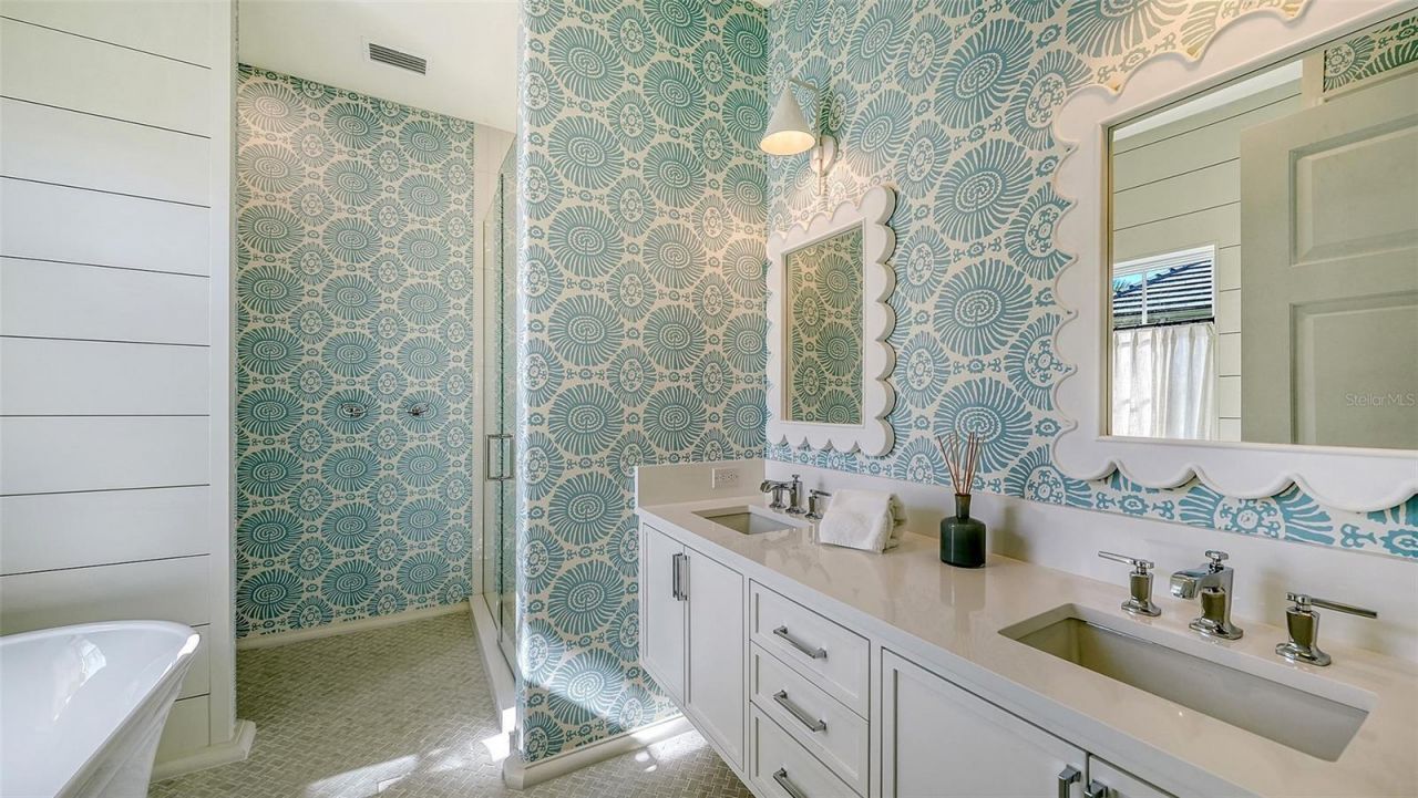 70 Lighthouse Point Drive, Longboat Key, FL 34228 Photo