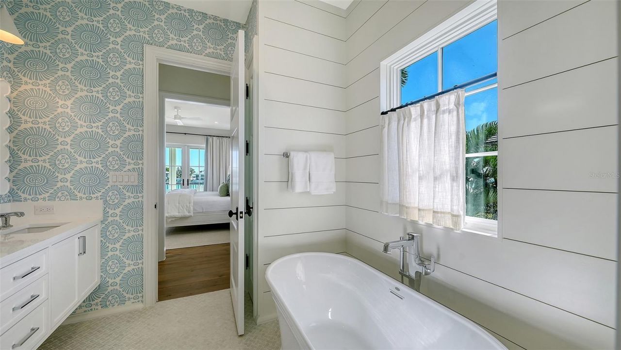 70 Lighthouse Point Drive, Longboat Key, FL 34228 Photo