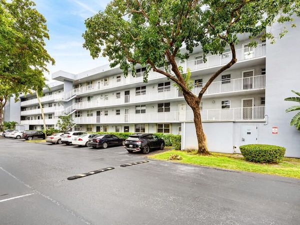 109 Royal Park Drive, Unit 3b, Oakland Park, FL 33309