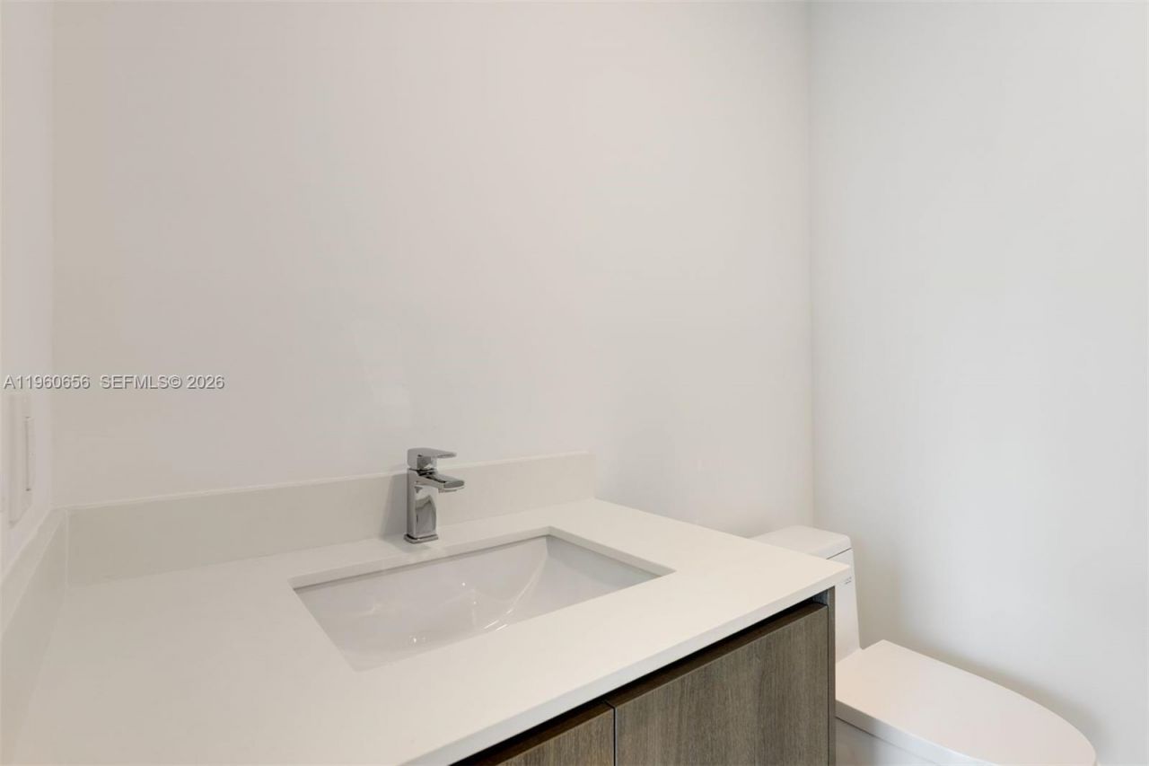17550 Collins Ave, Unit 505, Sunny Isles Beach, FL 33160 Photo