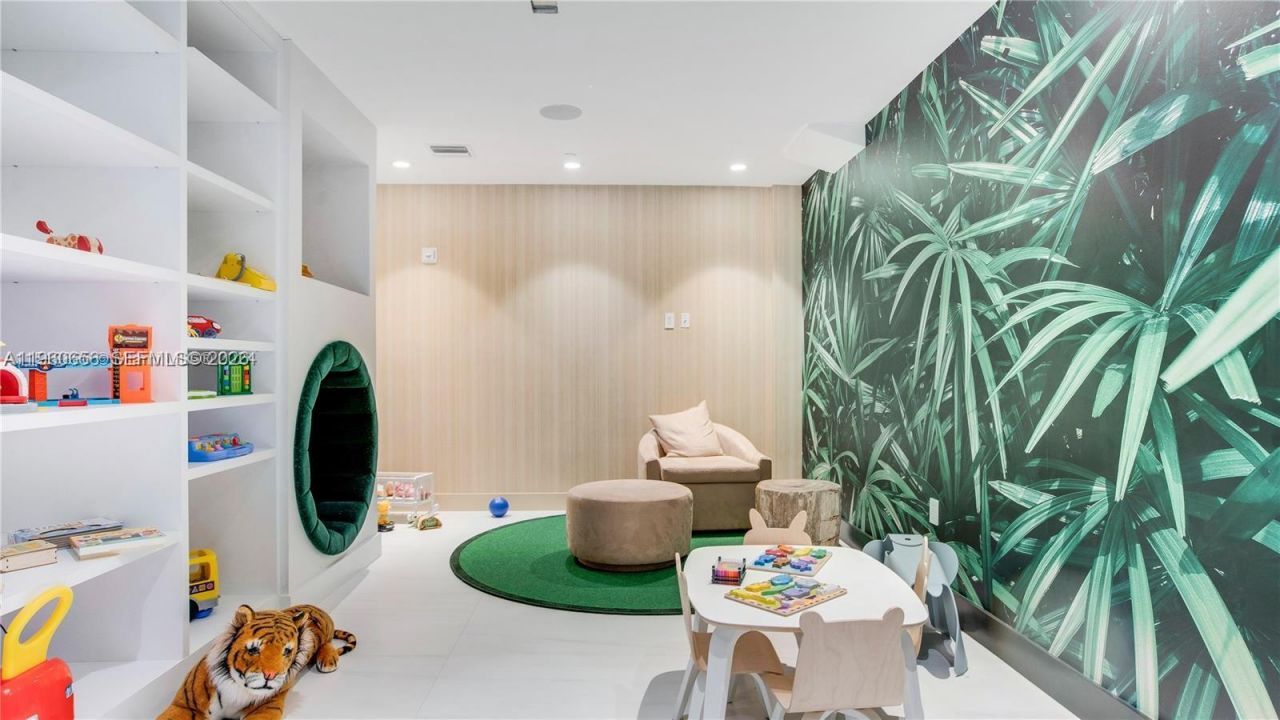 17550 Collins Ave , Unit 505, Sunny Isles Beach, FL 33160 Photo