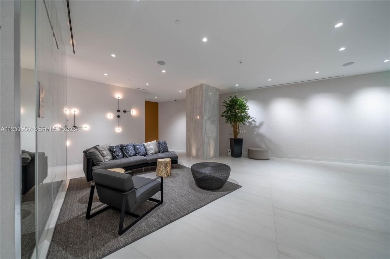 17550 Collins Ave , Unit 505, Sunny Isles Beach, FL 33160 Photo