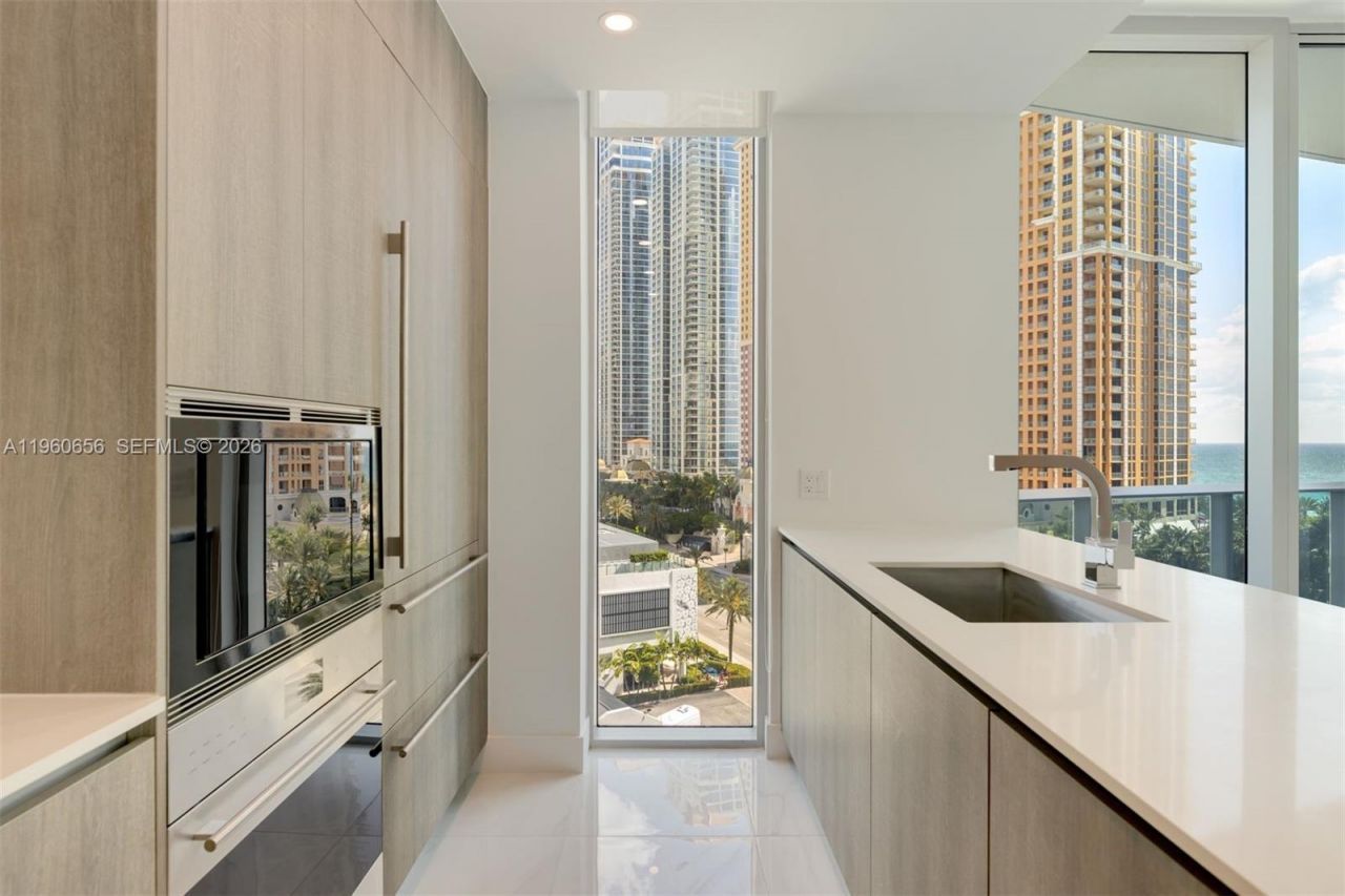 17550 Collins Ave , Unit 505, Sunny Isles Beach, FL 33160 Photo