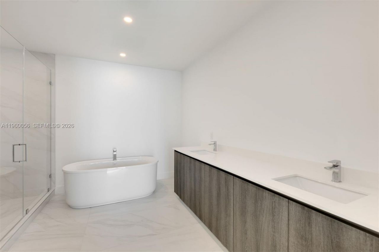 17550 Collins Ave, Unit 505, Sunny Isles Beach, FL 33160 Photo