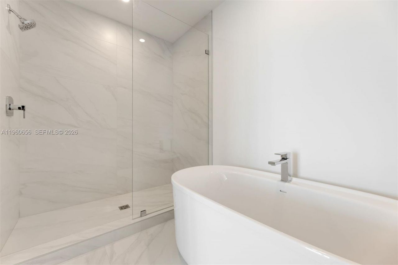17550 Collins Ave, Unit 505, Sunny Isles Beach, FL 33160 Photo