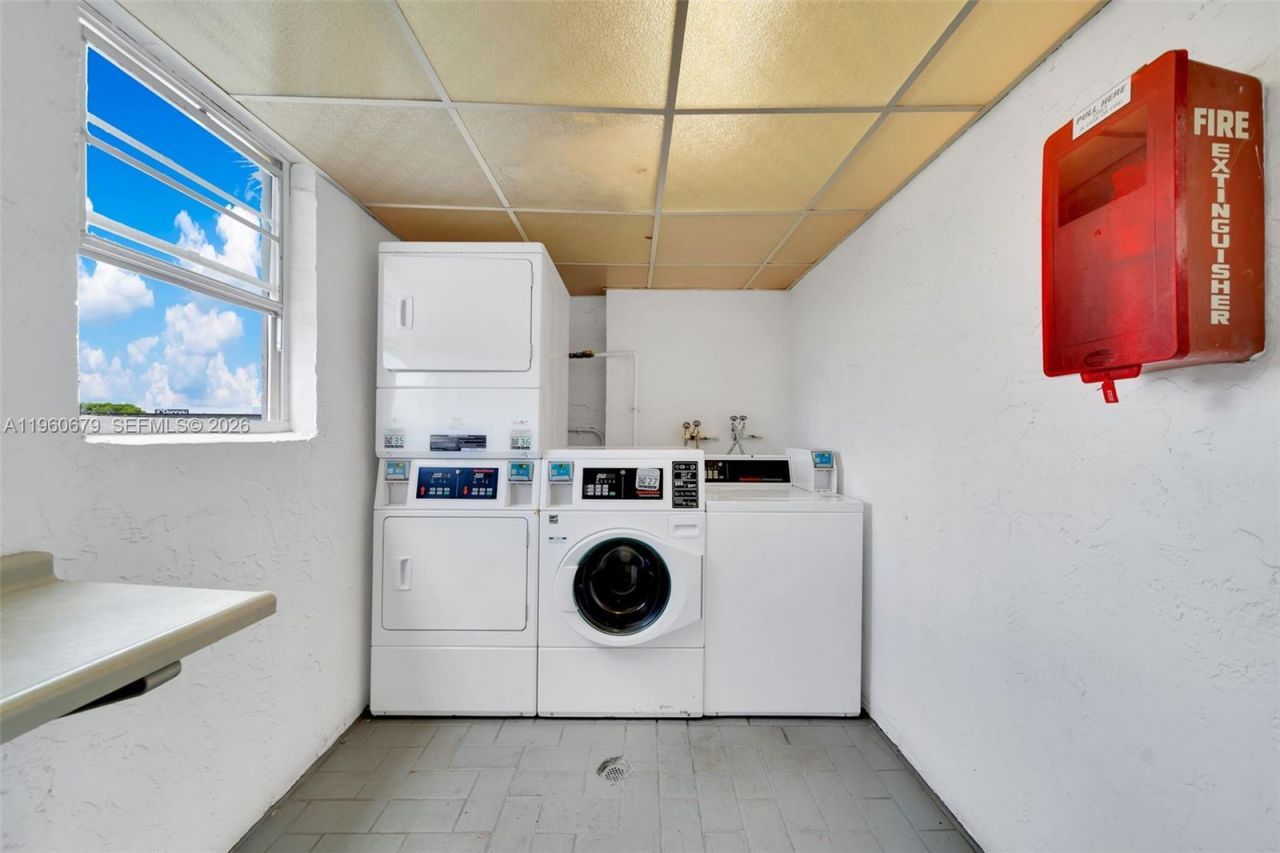 6900 N Kendall Dr, Unit A303, Pinecrest, FL 33156 Photo