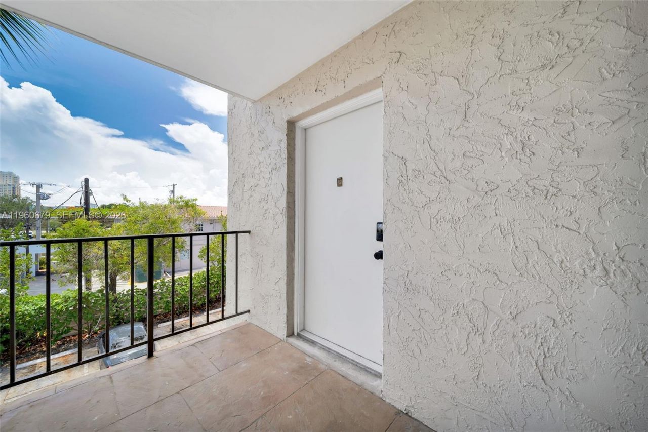 6900 N Kendall Dr, Unit A303, Pinecrest, FL 33156 Photo