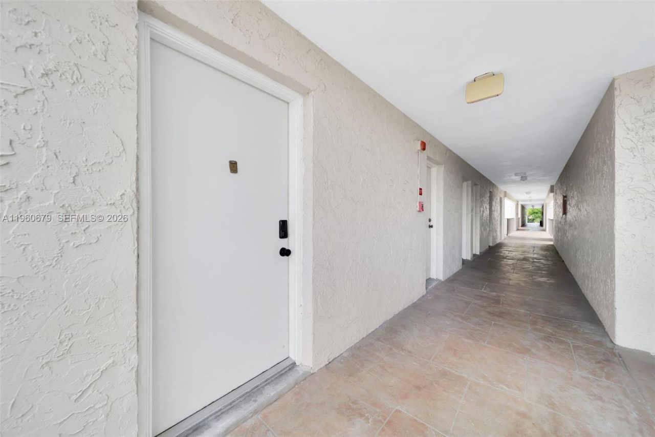 6900 N Kendall Dr, Unit A303, Pinecrest, FL 33156 Photo