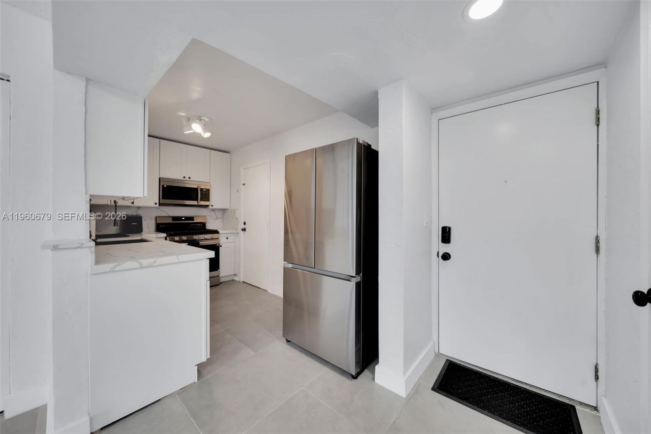 6900 N Kendall Dr, Unit A303, Pinecrest, FL 33156 Photo