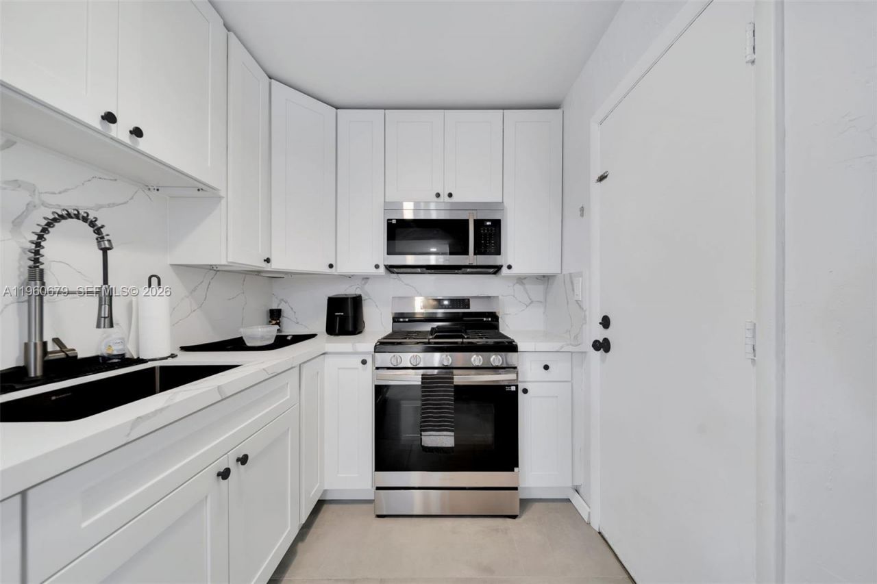 6900 N Kendall Dr, Unit A303, Pinecrest, FL 33156 Photo