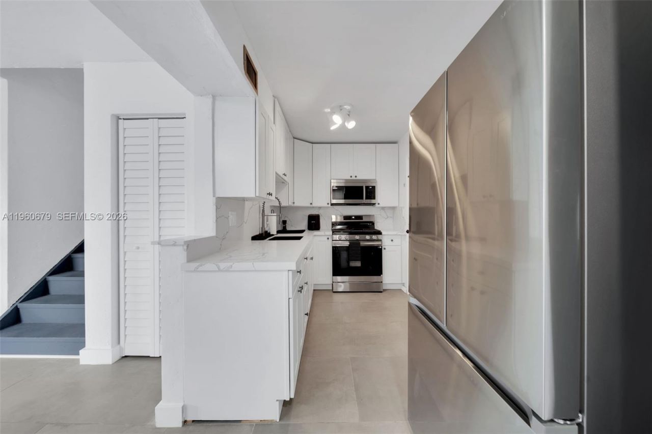 6900 N Kendall Dr, Unit A303, Pinecrest, FL 33156 Photo