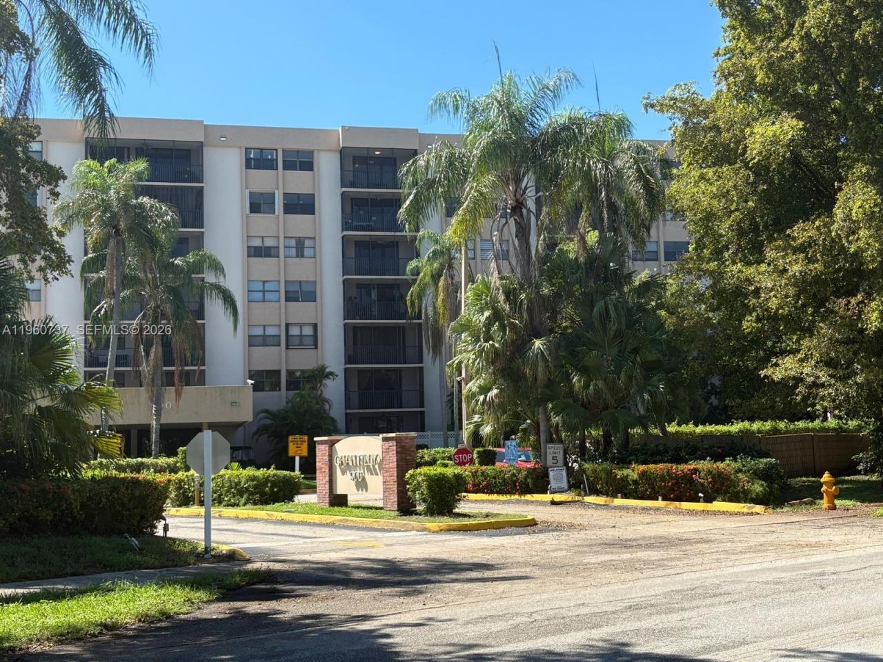 900 NE 195th St, Unit 702, Miami, FL 33179 Photo