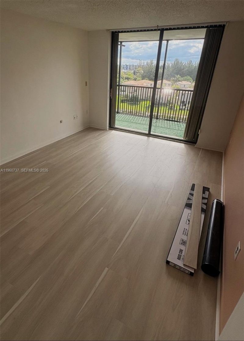 900 NE 195th St, Unit 702, Miami, FL 33179 Photo