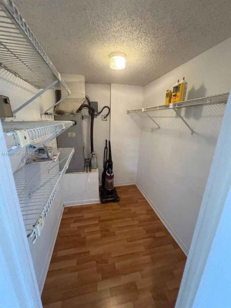 900 NE 195th St, Unit 702, Miami, FL 33179 Photo