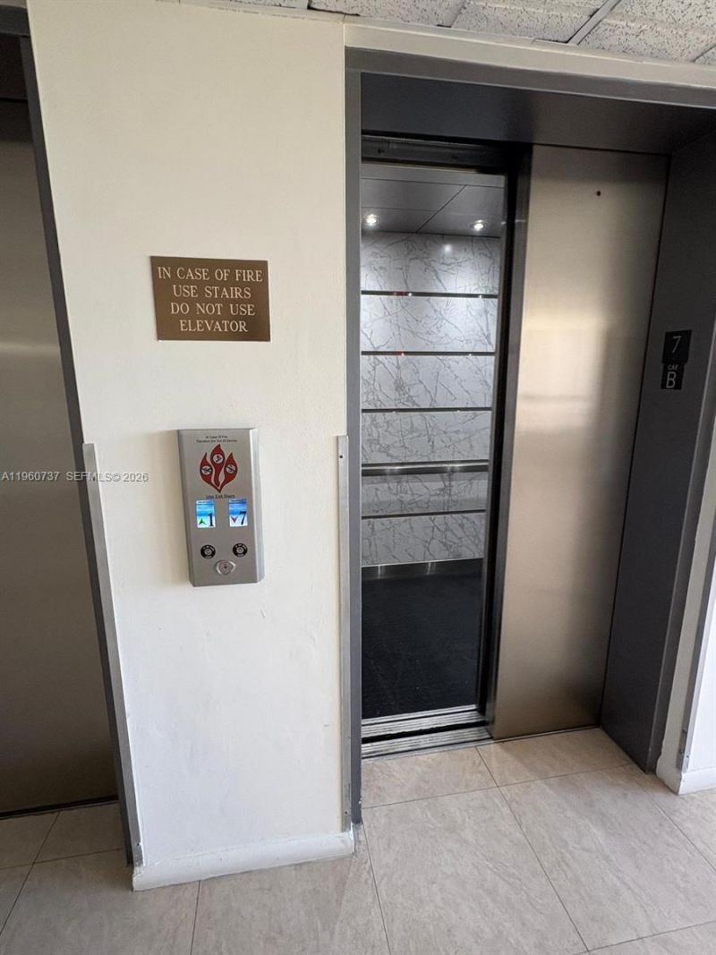 900 NE 195th St, Unit 702, Miami, FL 33179 Photo