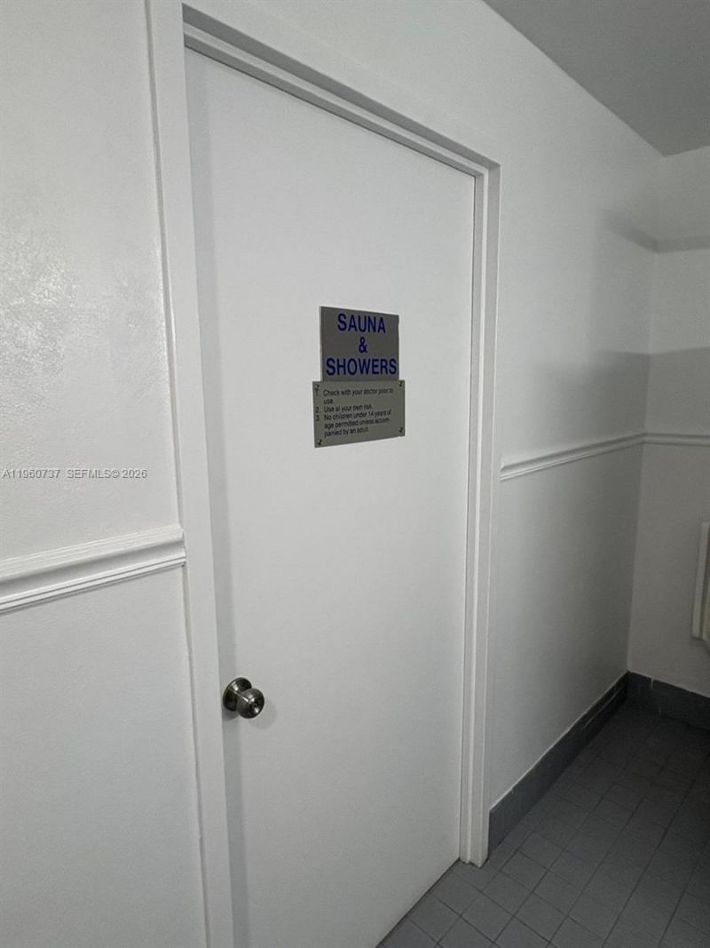 900 NE 195th St, Unit 702, Miami, FL 33179 Photo