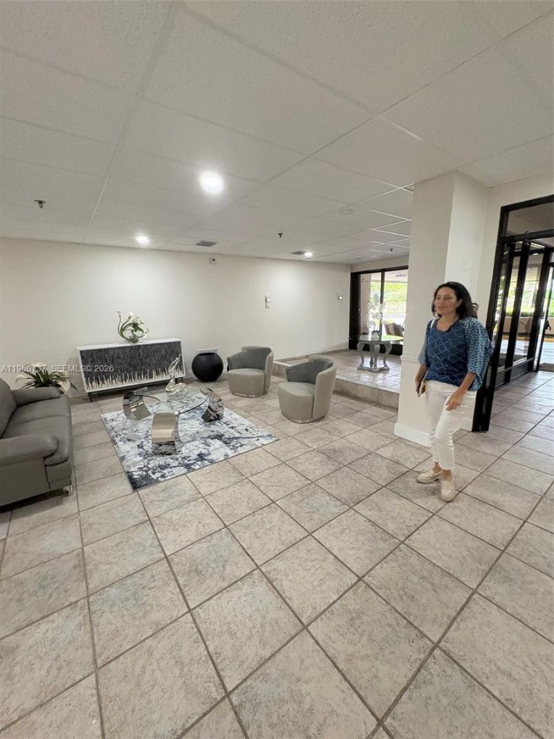 900 NE 195th St, Unit 702, Miami, FL 33179 Photo