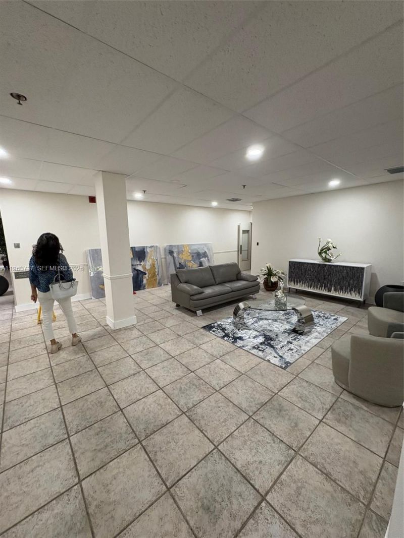 900 NE 195th St, Unit 702, Miami, FL 33179 Photo