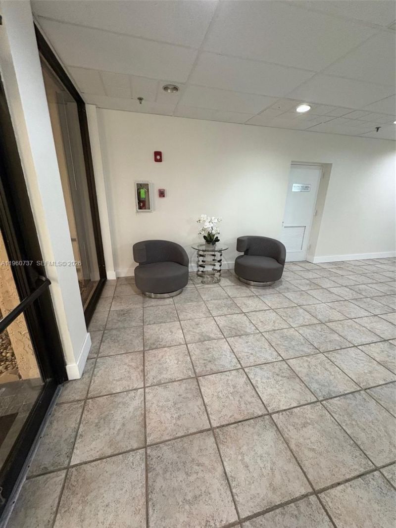 900 NE 195th St, Unit 702, Miami, FL 33179 Photo