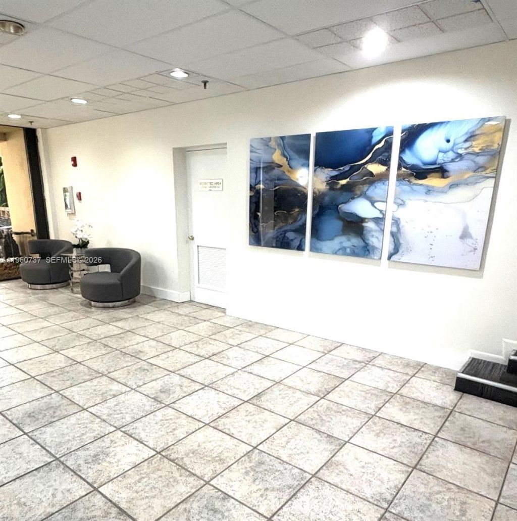 900 NE 195th St, Unit 702, Miami, FL 33179 Photo