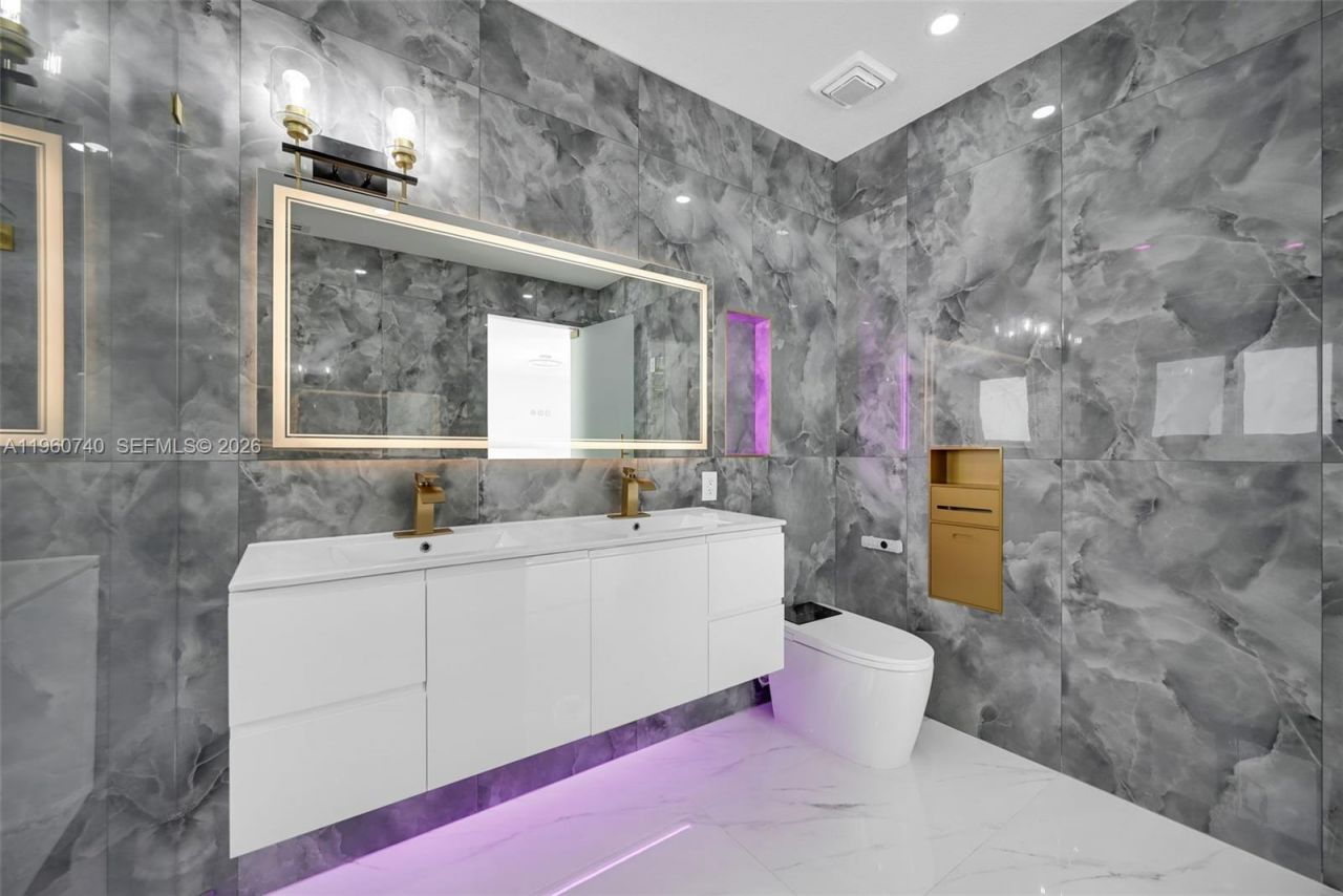 6042 SW 159 Ct , Miami, FL 33193 Photo