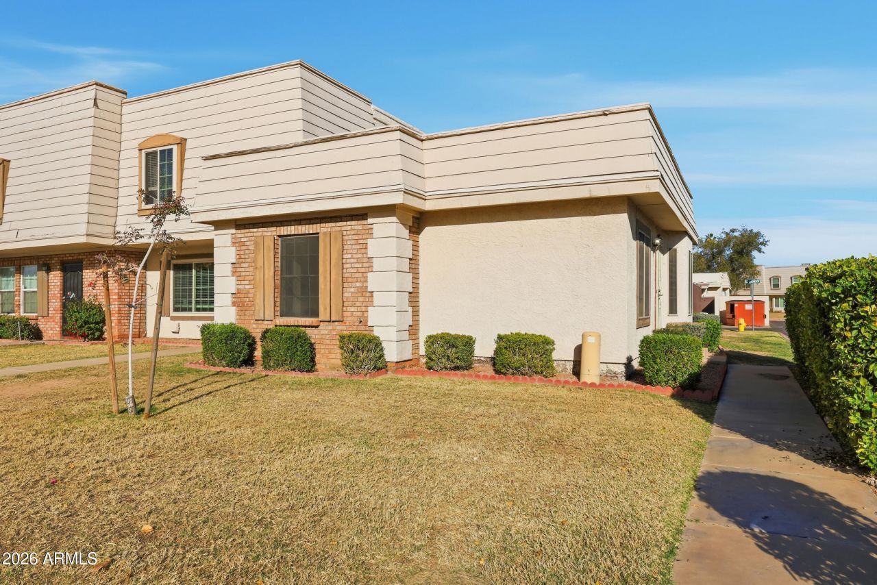 1033 E BENDIX Drive Tempe, AZ 85283