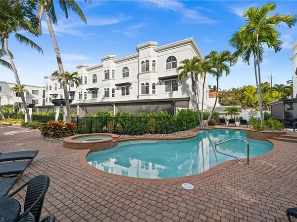 441 4th AVE S, Unit 304, NAPLES, FL 34102