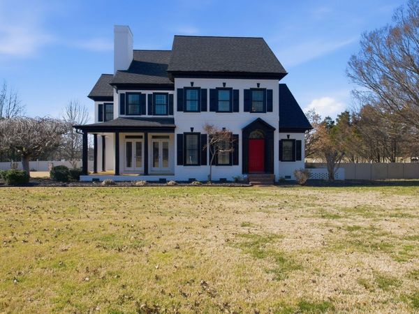 111 Chadwick Farms Dr, Fayetteville, TN 37334