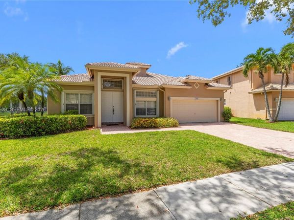 17036 NW 15th St , Pembroke Pines, FL 33028