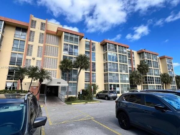 200 172nd St, Unit 416, Sunny Isles Beach, FL 33160