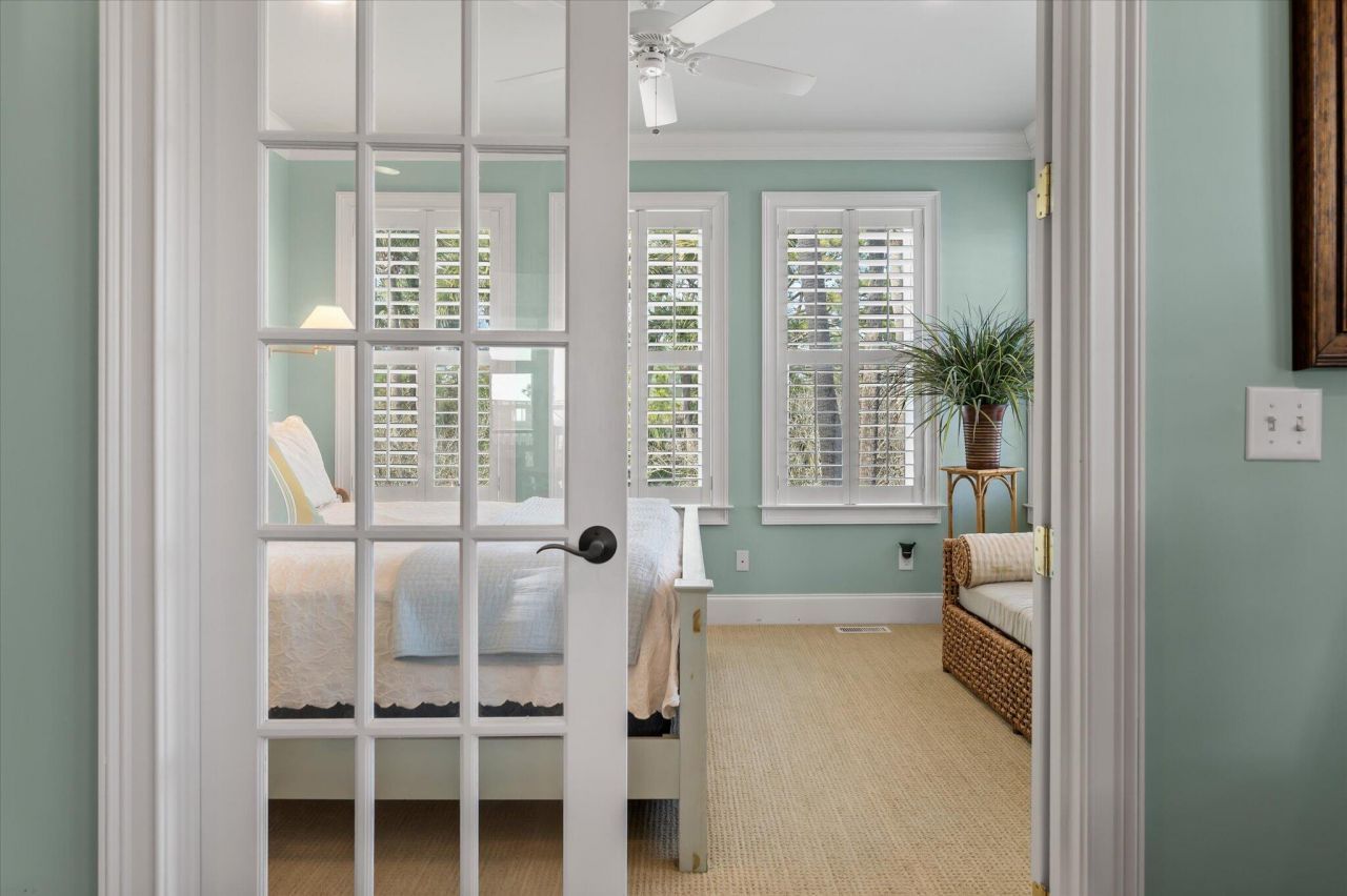 802 W Ashley Avenue Photo 21