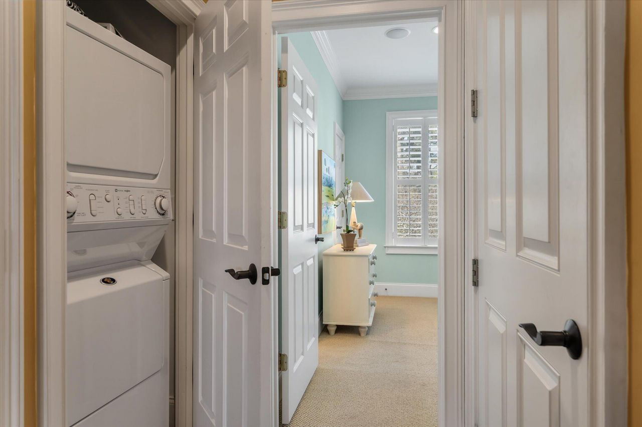 802 W Ashley Avenue Photo 27